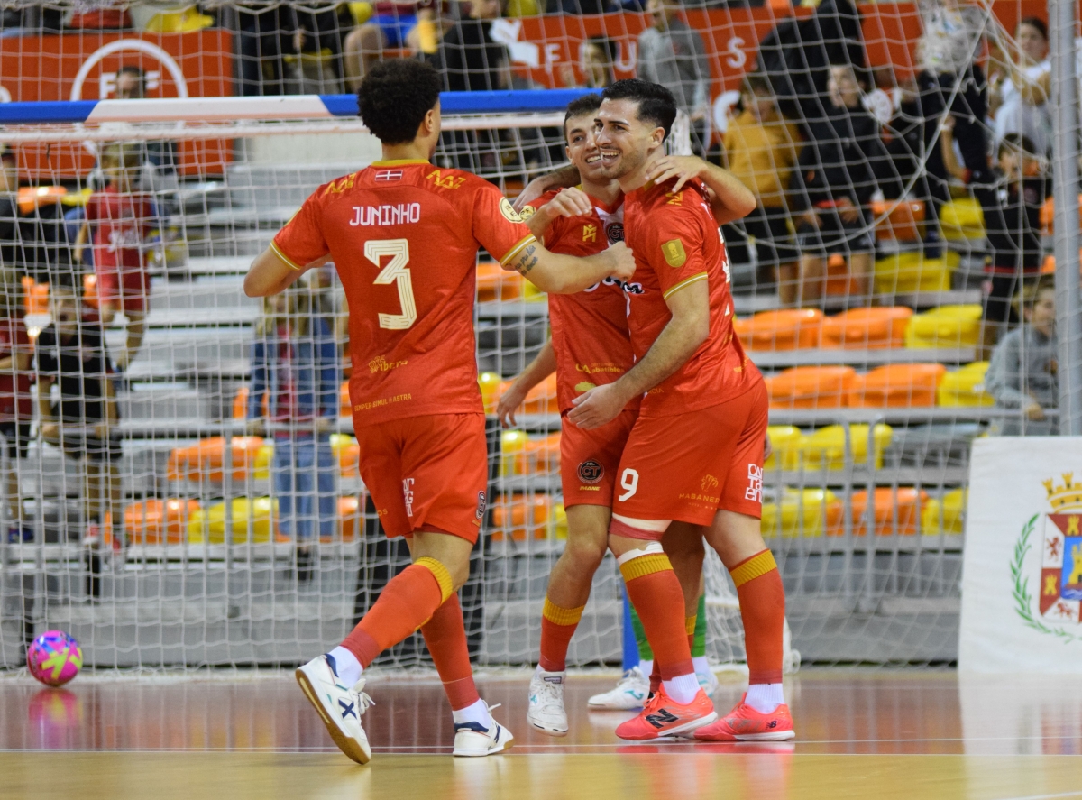 El Jimbee Cartagena sufre para ganar al Xota pero sigue firme en casa con Motta y Chemi providenciales 