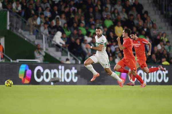Al Elche CF se le hace largo un partido en el que fue mejor