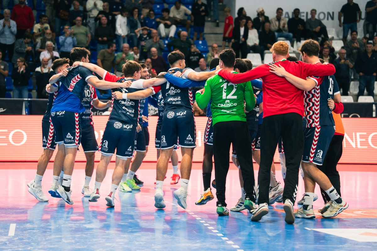 Roi Sánchez debuta a lo grande en Asobal y le devuelve la sonrisa al Horneo Eón