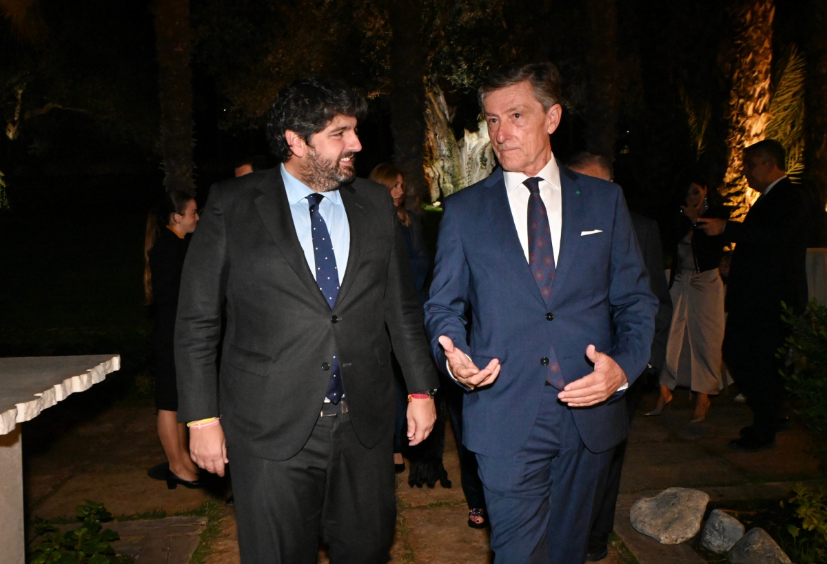 López Miras y José María Tortosa, en los premios Herentia. - Foto: CARM