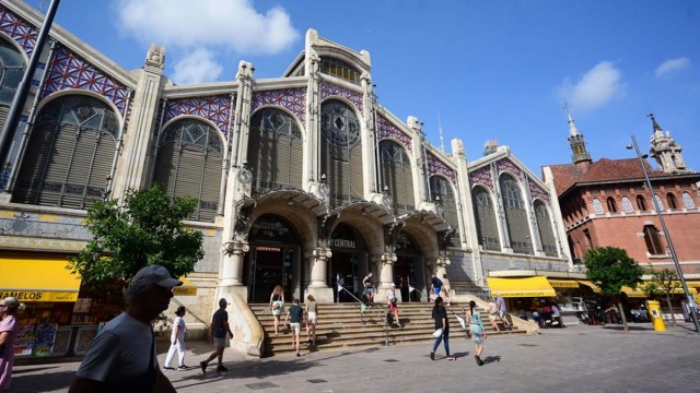 El Ayuntamiento de València encarga el proyecto de limpieza de las fachadas del Mercat Central