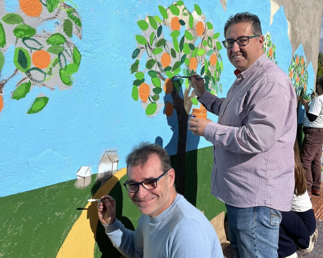 Castelló embellece sus barrios con la pintada de murales en los grupos San Agustín y San Marcos 