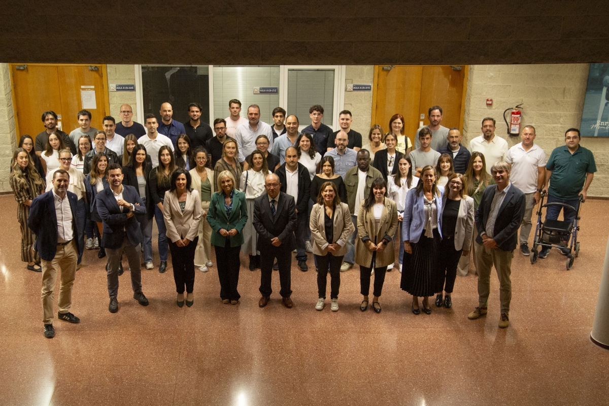 Maite Antón, presidenta de AEFA, amadrina la XX edición de los másteres en Dirección de Empresas y Dirección de Recursos Humanos de la UA