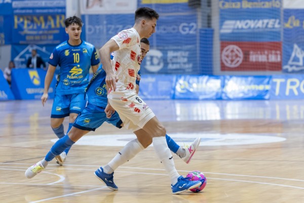El líder ElPozo suma su octavo triunfo consecutivo en la Liga de Primera con otra muestra de solidez 