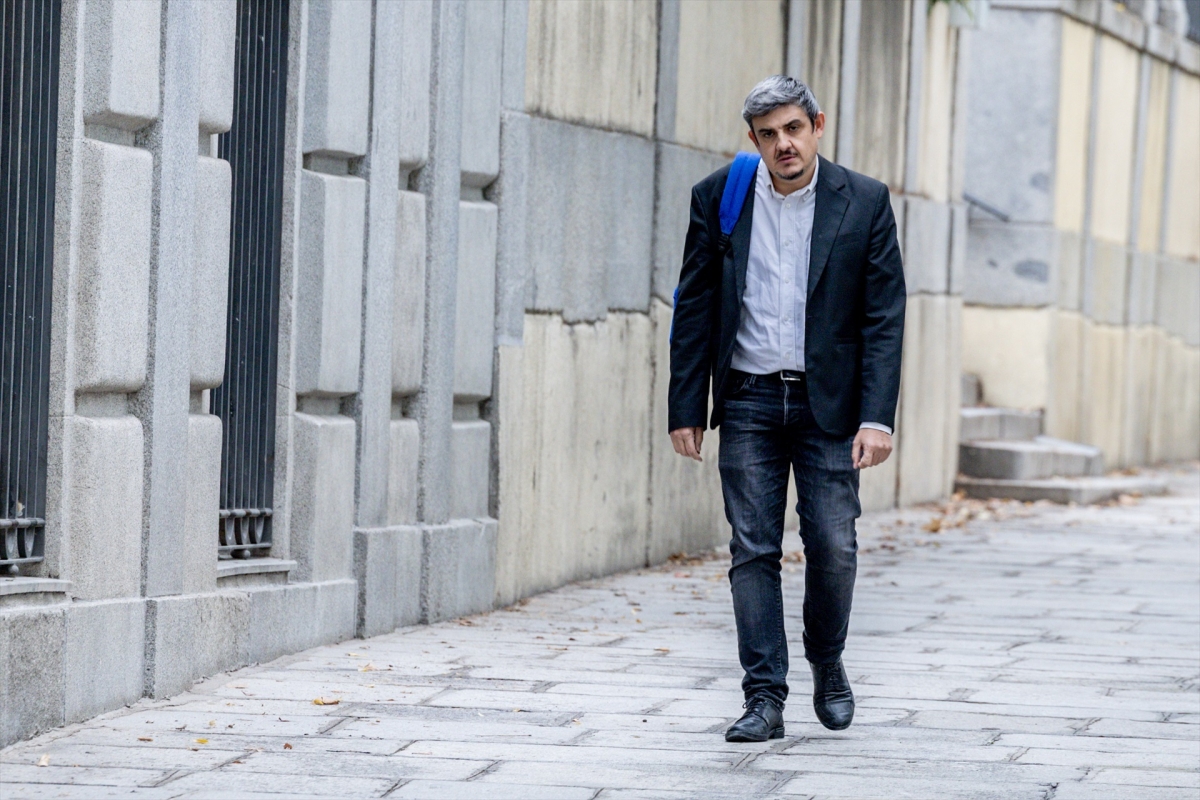 El periodista de la Sexta, Alfonso Pérez Medina, a su llegada a la segunda jornada del juicio. - Foto: A.PÉREZ MECA/EP El periodista de la Sexta, Alfonso Pérez Medina, a su llegada a la segunda jornada del juicio.