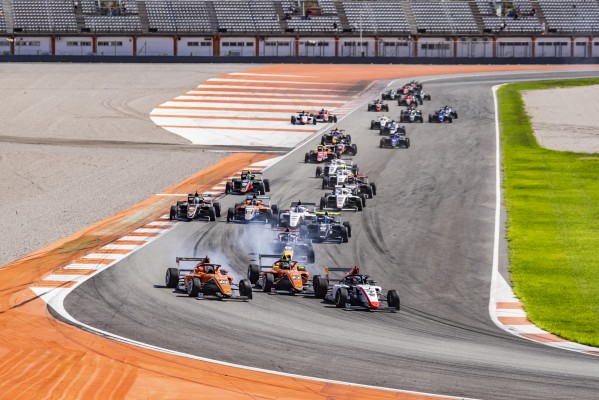 Juan Cota y Borja García protagonistas en el Racing Weekend del Circuit Ricardo Tormo