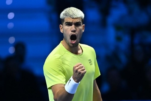 Alcaraz empieza las Nitto ATP Finals con un triunfo solvente, aunque con susto, ante De Miñaur