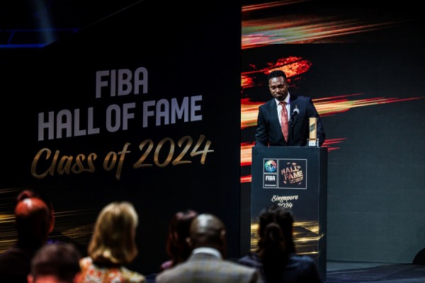 Romain Sato ingresa en el Hall of Fame de la FIBA
