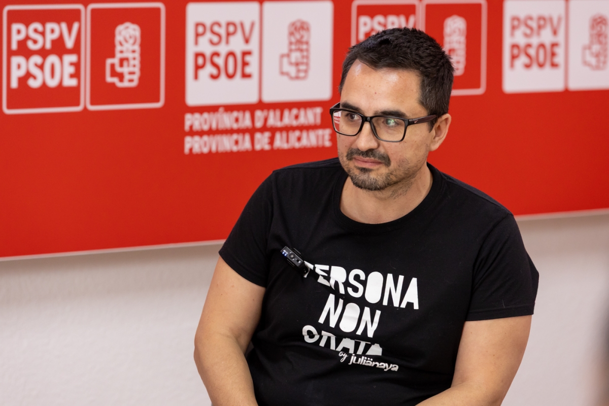 Jorge Dioni, en la sede provincial del PSPV de Alicante. - Foto PEPE OLIVARES Jorge Dioni, en la sede provincial del PSPV de Alicante.