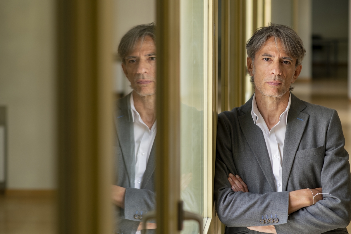 'Mil cosas': una novela breve para atragantarse con el café