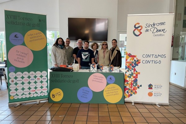Un 'swing' solidario: 70 golfistas y 30 empresas participan en el torneo de Síndrome de Down Castellón