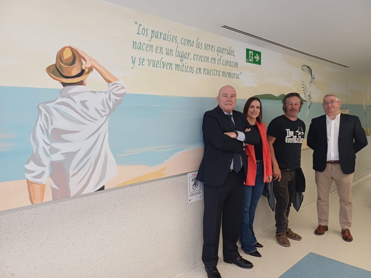 El artista cartagenero Jesús Lorente firma dos murales con 'mensaje' en el hospital Santa Lucía de Cartagena