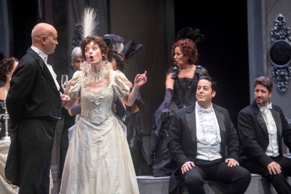 La Traviata llega a Cartagena de la mano de Opera 2001 y el Coro Lírico Siciliano, con coreografía de Matilde Rubio