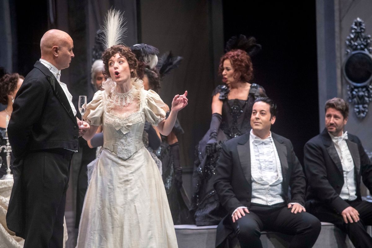 La Traviata llega a Cartagena de la mano de Opera 2001 y el Coro Lírico Siciliano, con coreografía de Matilde Rubio