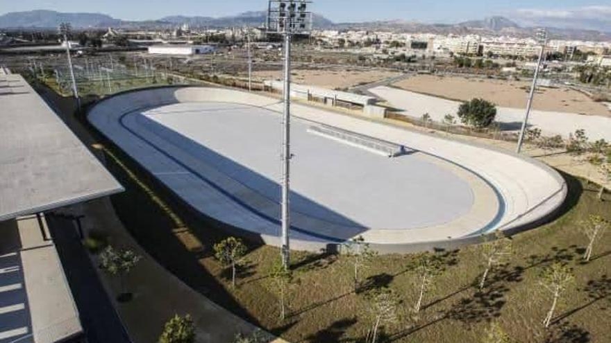 El velódromo y el nuevo pabellón de San Vicente sufren falta de personal