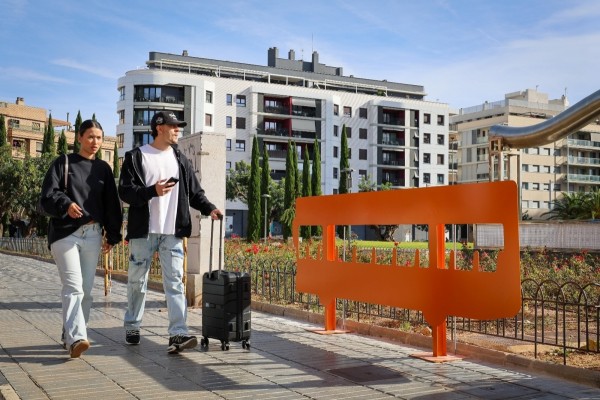 Tres figuras recordarán en una plaza de Torrent los autobuses lanzadera que ayudaron a la movilidad tras la Dana