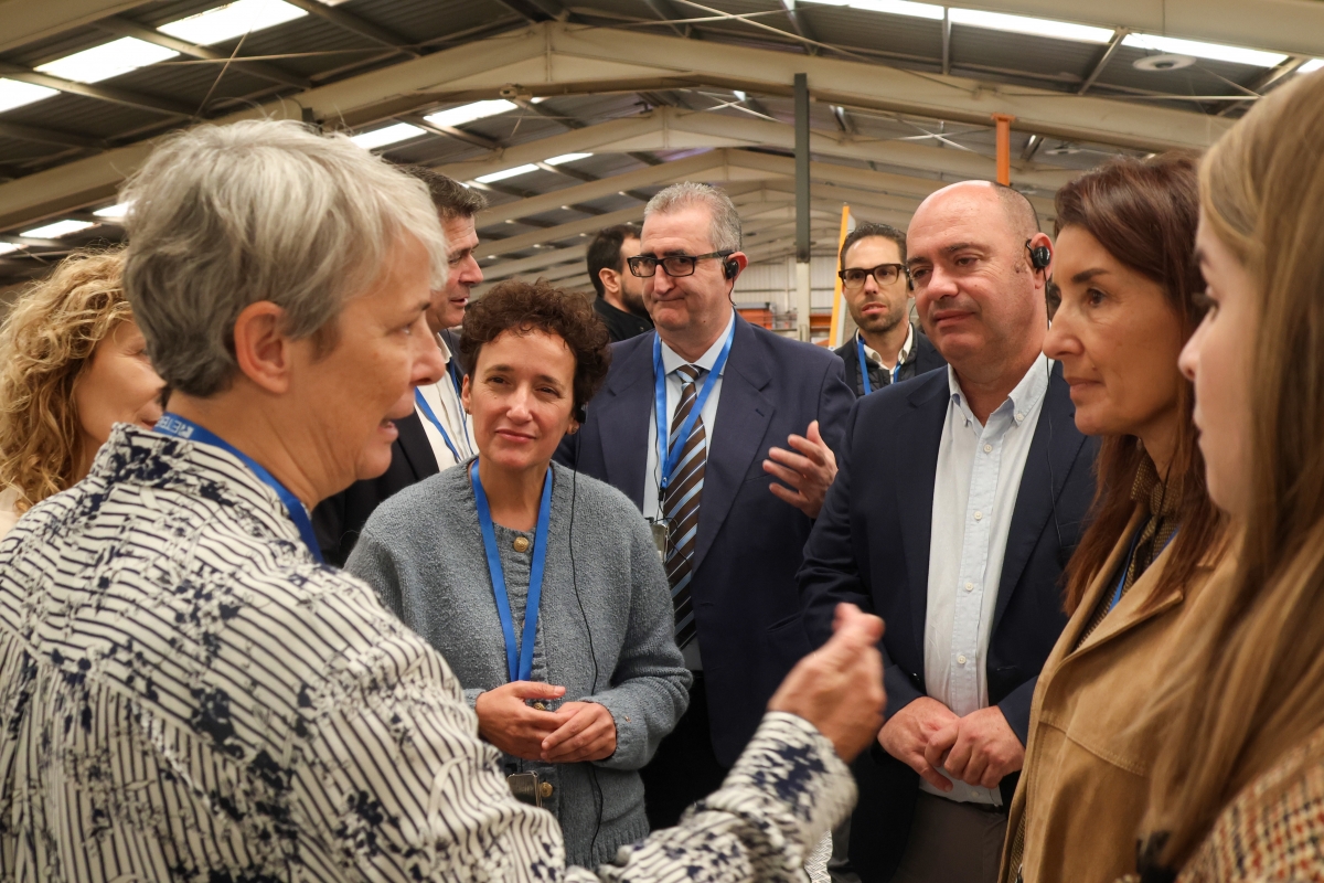 Ballester y Merino visitan el Grupo La Plana para reivindicar la fortaleza en innovación y sostenibilidad