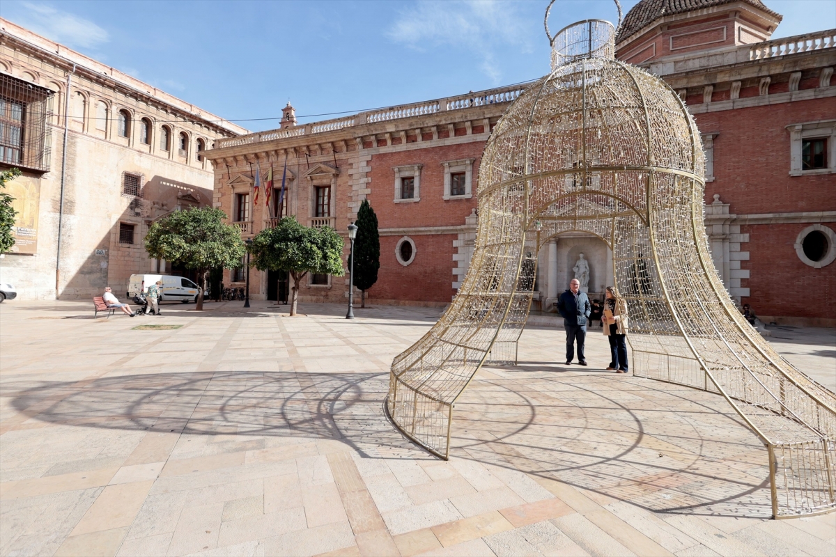 València prepara la Navidad con 45 árboles decorativos y hasta 274 arcos luminosos por toda la ciudad