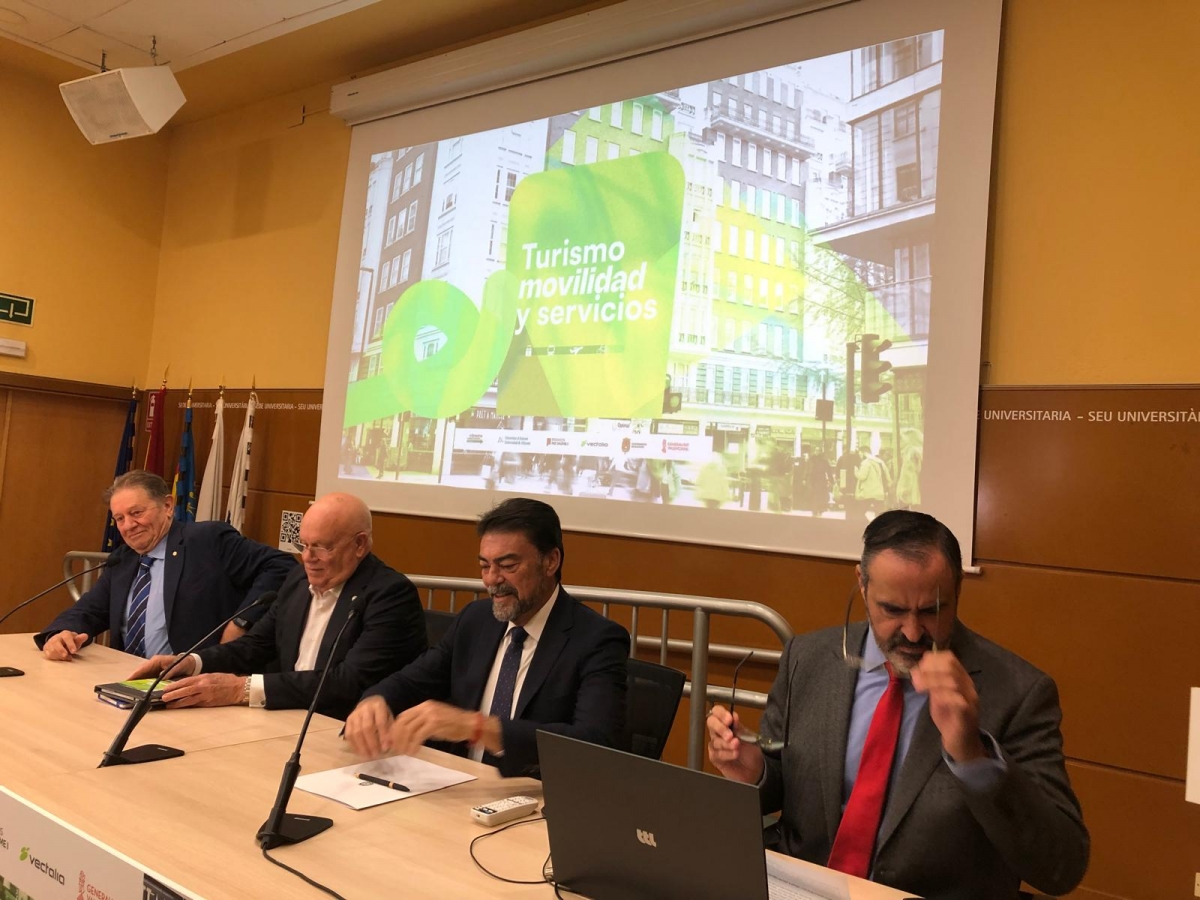 Un momento de la apertura de la jornada Turismo, Movilidad y Servicios organizada por Vectalia. - Un momento de la apertura de la jornada Turismo, Movilidad y Servicios organizada por Vectalia.