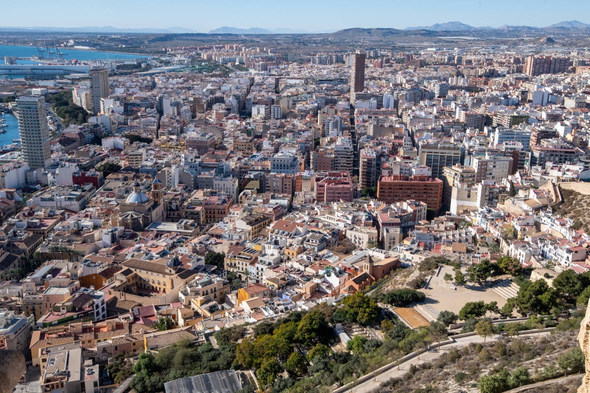 El censo del agua: Alicante alcanza los 407.000 habitantes reales con el reto de adaptar sus servicios
