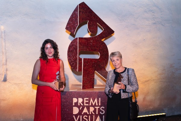 Isabel Oliver y Laura Palau reciben el Premio de Artes Visuales Alfons Roig