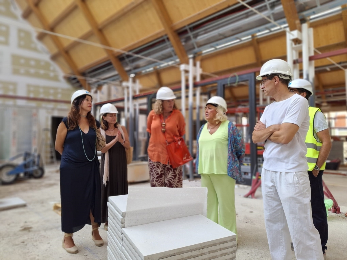 La obra de nunca acabar: el Centro Cívico del Cabanyal sigue cerrado a la espera de urbanizar la entrada