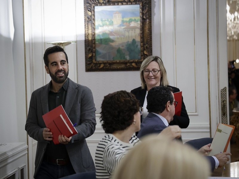 El síndic del PSPV, José Muñoz, y la diputada María José Salvador. - Foto: JOSÉ CUÉLLAR/CORTS El síndic del PSPV, José Muñoz, y la diputada María José Salvador.