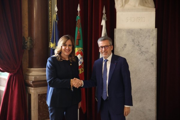 València y Lisboa abogan por extender hasta la capital lusa la autovía ferroviaria entre el puerto valenciano y Madrid