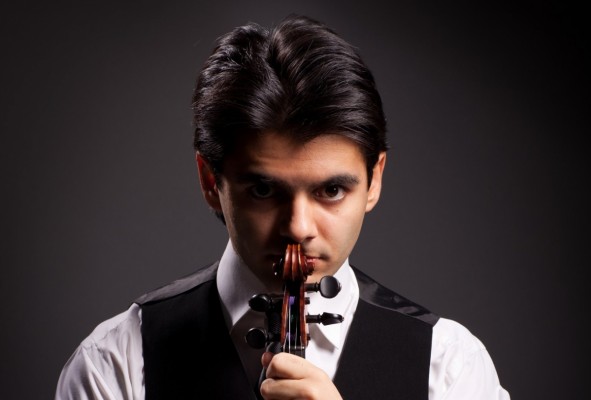 El violinista serbio Robert Lakatos, ganador del 'Premio Sarasate', regresa a Murcia para actuar en un concierto de la OSRM