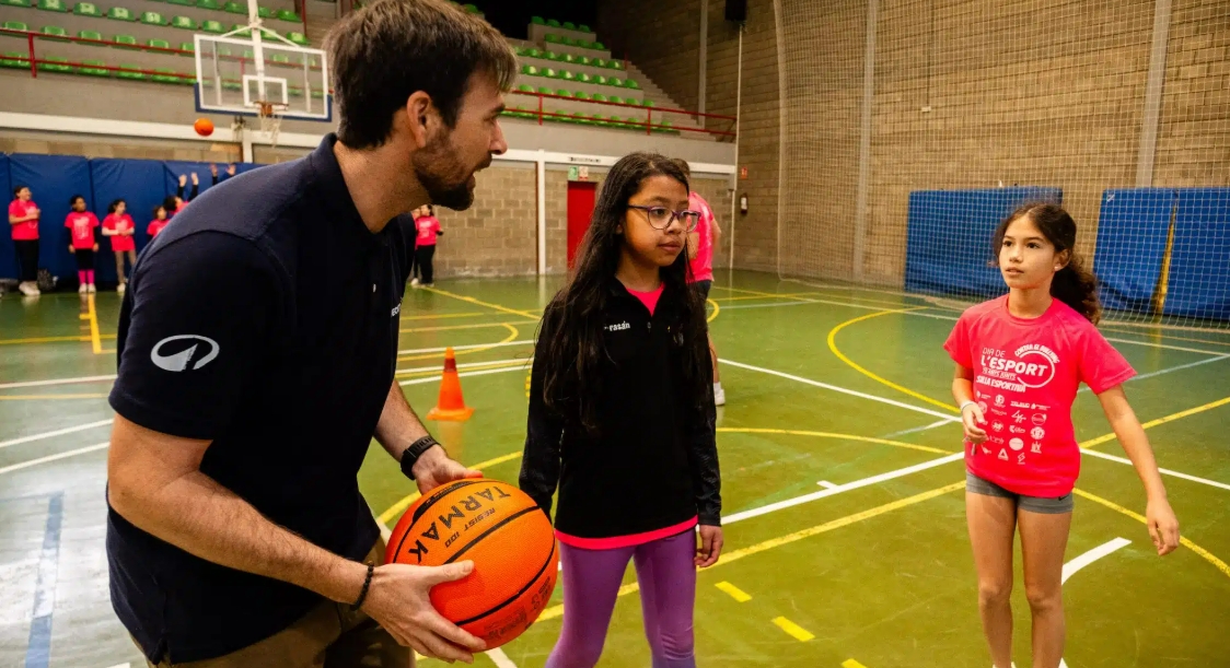Decathlon y la Fundación Trinidad Alfonso renuevan su alianza para impulsar el futuro del deporte valenciano