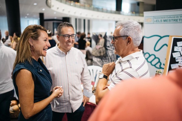 Más de 400 personas dignifican el trabajo de las asociaciones de Castelló en el Día del Vecino 