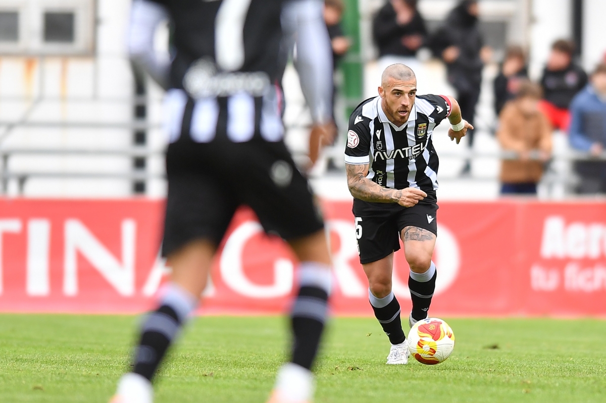 Fran Vélez, lesionado de menor gravedad de lo que se podía temer, varias semanas KO en el Efesé