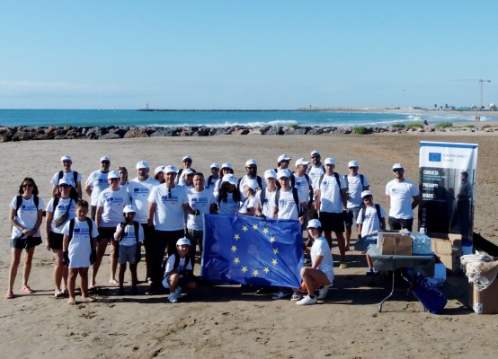 La 'EUBeachCleanup' llega a Burriana para concienciar y educar sobre la limpieza de playas 
