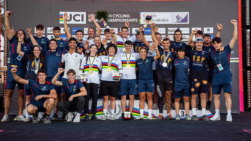 Daniel Cegarra, primero por la izquierda flexionado. - Foto: RFEC