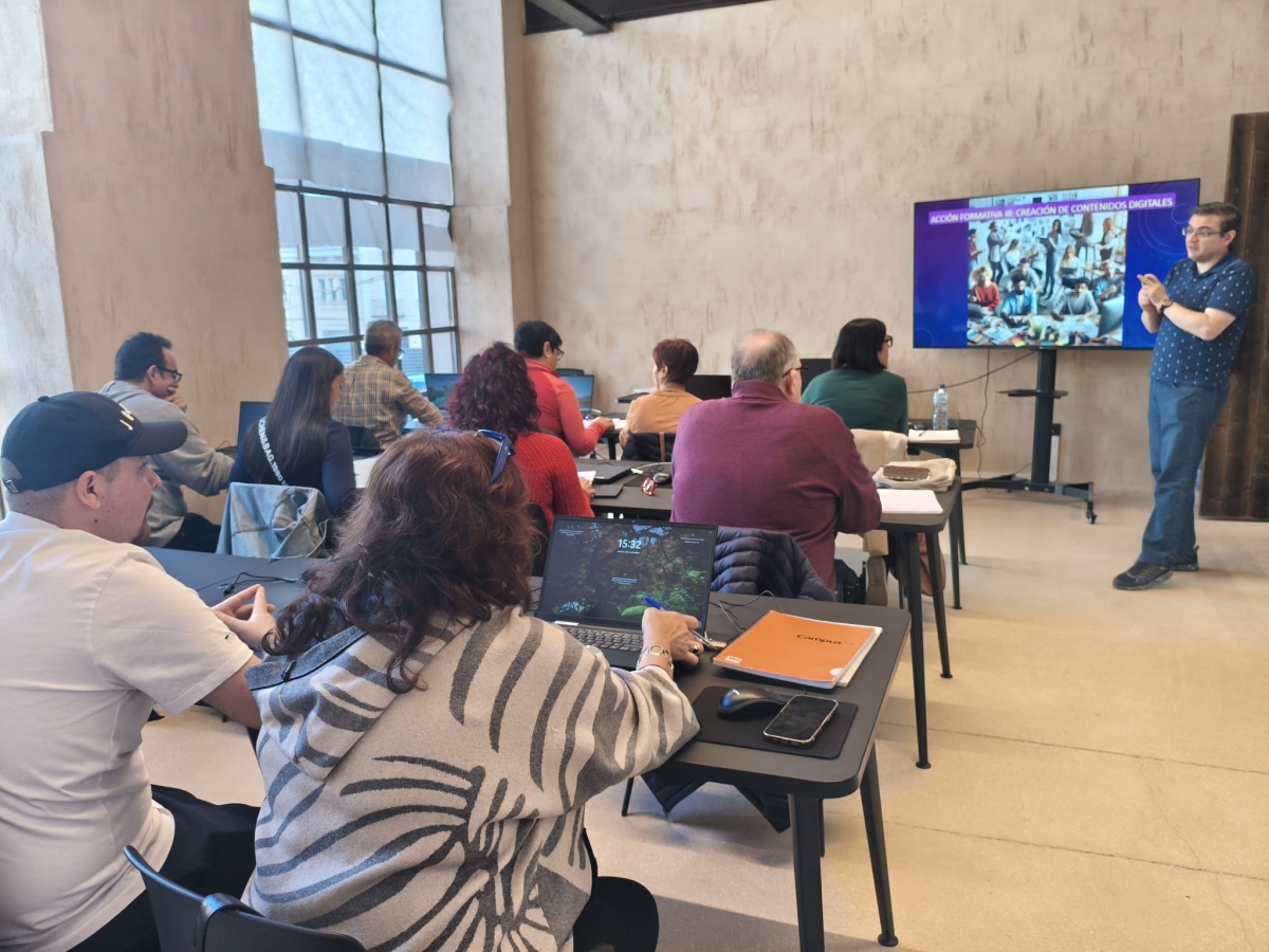 Un centenar de personas se forman en Alcoy a través de la red de capacitación digital 