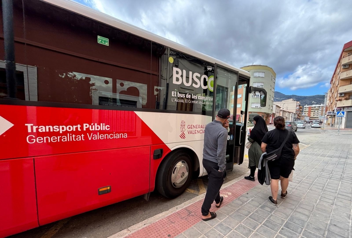 La plataforma del bus Alcoià-Comtat pide que el futuro servicio tenga paradas, horarios y frecuencias 