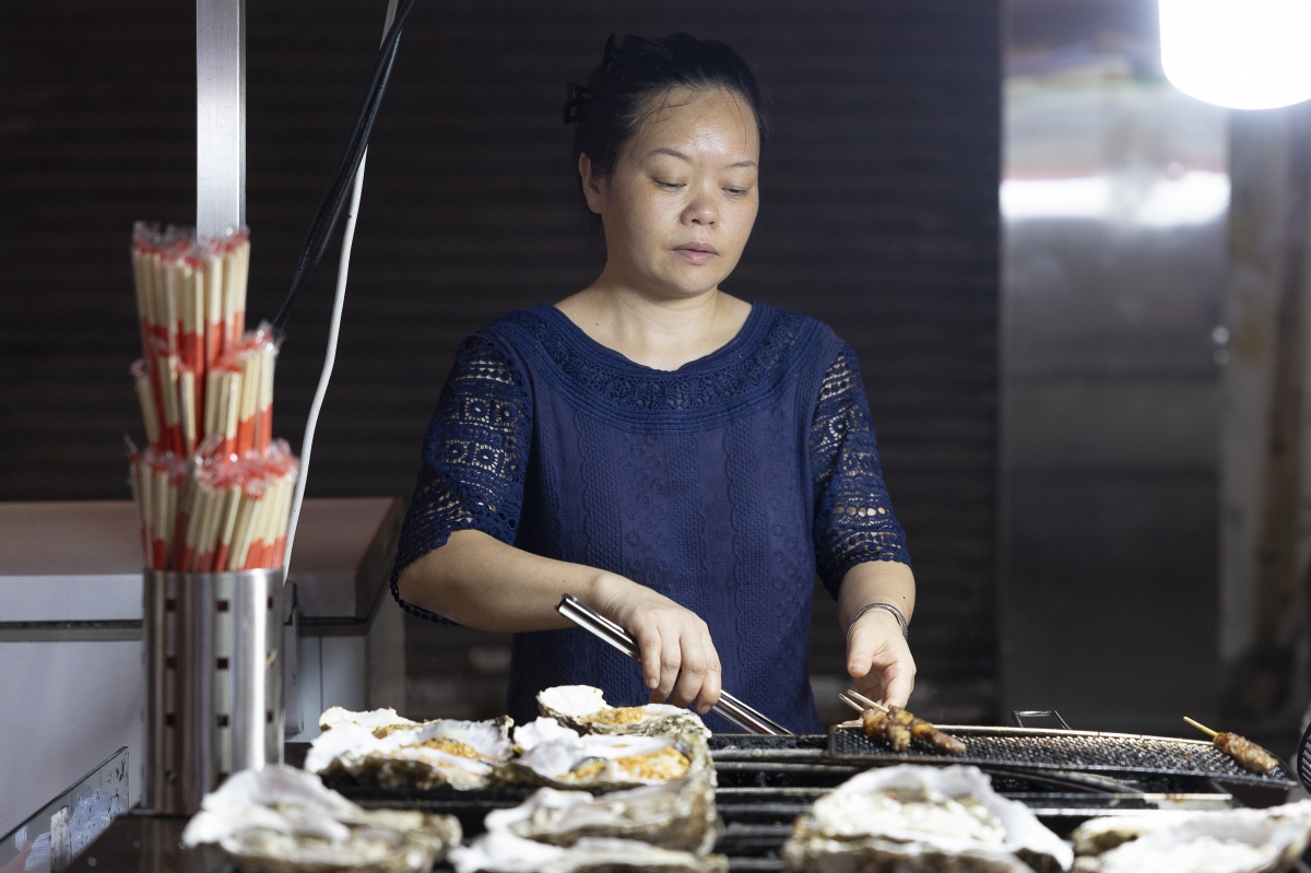 Puesto callejero del mercado de las mujeres - Olga Briasco Puesto callejero del mercado de las mujeres