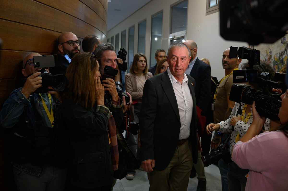 El síndic de Compromís, Joan Baldoví, a su llegada a la comisión de la Dana. - Foto: KIKE TABERNER El síndic de Compromís, Joan Baldoví, a su llegada a la comisión de la Dana.