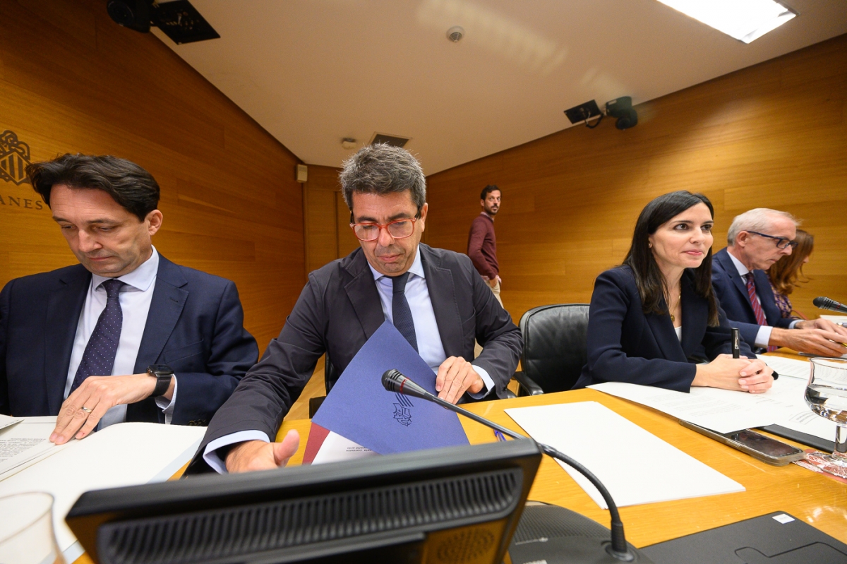 El president de la Generalitat en funciones, Carlos Mazón, en la comisión de Les Corts sobre la Dana. - Foto: KIKE TABERNER El president de la Generalitat en funciones, Carlos Mazón, en la comisión de Les Corts sobre la Dana.