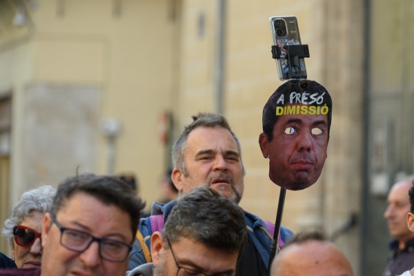 Aplazada por la previsión meteorológica la manifestación con el lema 'Mazón a presó' de este sábado