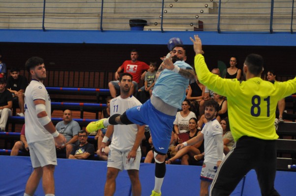 El Servigroup Benidorm busca los primeros puntos y disipar dudas ante el Guadalajara
