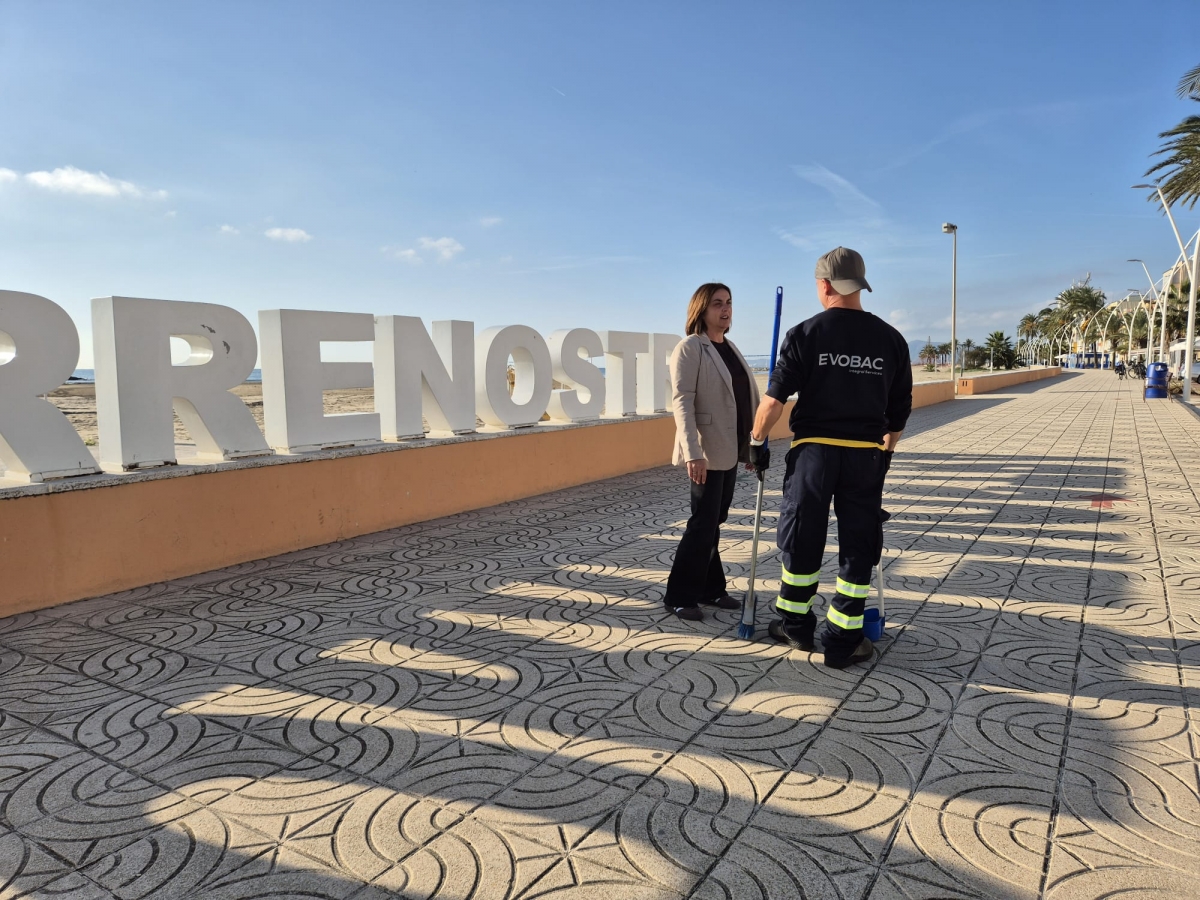 Torreblanca amplía el servicio de limpieza en la zona de playa a los 12 meses del año