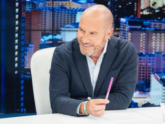 Luis Motes vuelve con 'El faro' a las noches de La 8