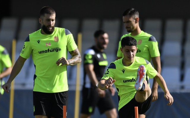 El Efesé visita al Oviedo acechado por el peligro del descenso en LaLiga Hypermotion