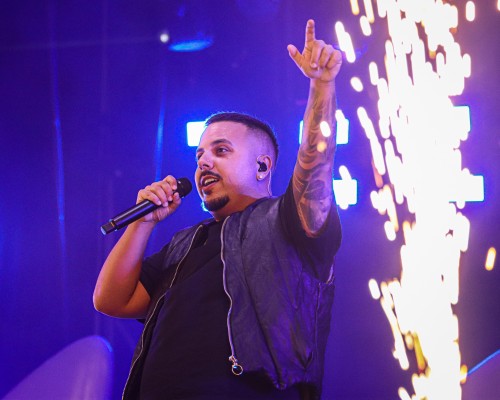 La liturgia de Cruz Cafuné en Alicante: una 'misa' puntual y un tracklist nutrido