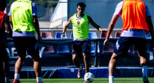 El Levante vuelve al trabajo con la mente puesta en el derbi ante el Valencia