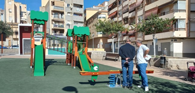 El parque de la Senda de la Vila Joiosa estrena juegos infantiles 