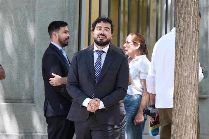 Alvise Pérez 'reaparece' en Alicante con un acto de su partido en el Palacio de Congresos 