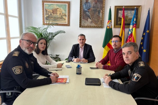 De contacto por comercios a puntos estáticos: las medidas de Castelló para la seguridad en el Grau