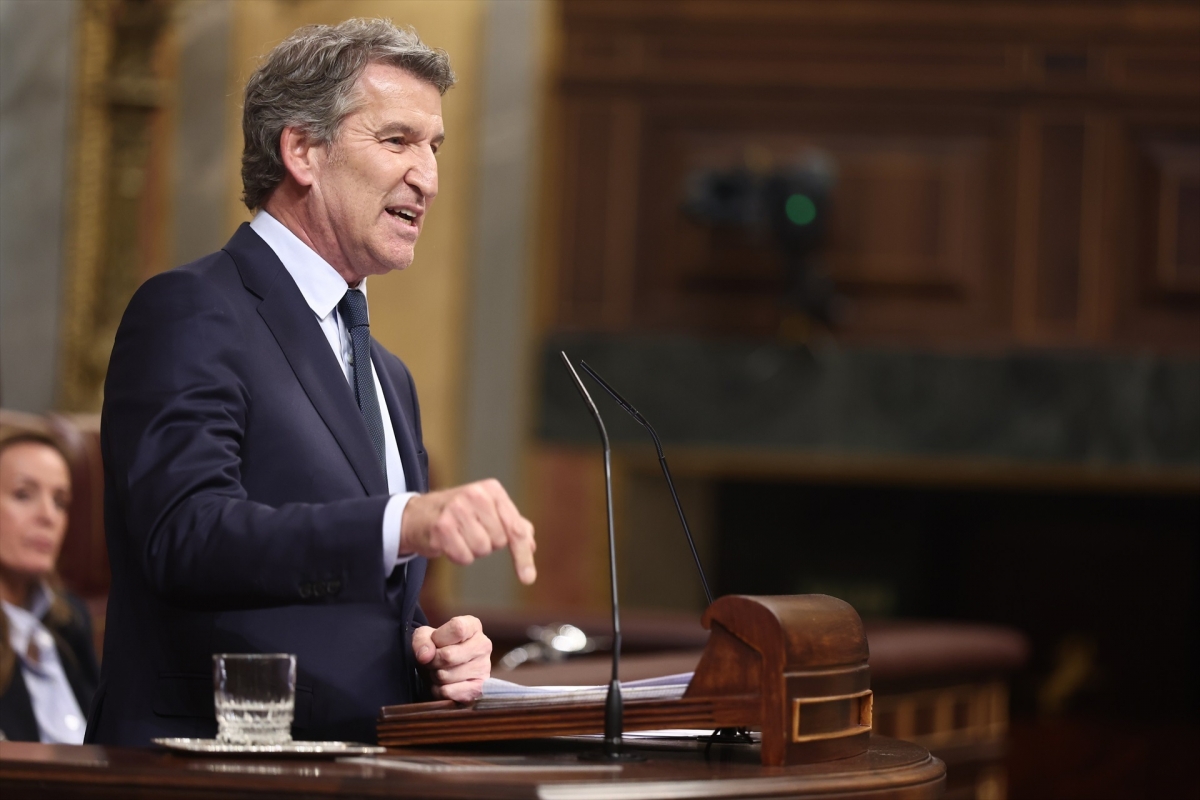 Feijóo y Sánchez se enzarzan por la conversación con Mazón el día de la dana